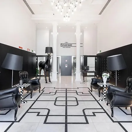 Whome | The Boulevard Prime Location & Timeless Luxury Апартаменти *